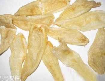 花膠燉牛奶用什么牛奶？普通鮮奶即可