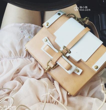 niels peeraer包包多少錢？滿足你所有的少女情節(jié)