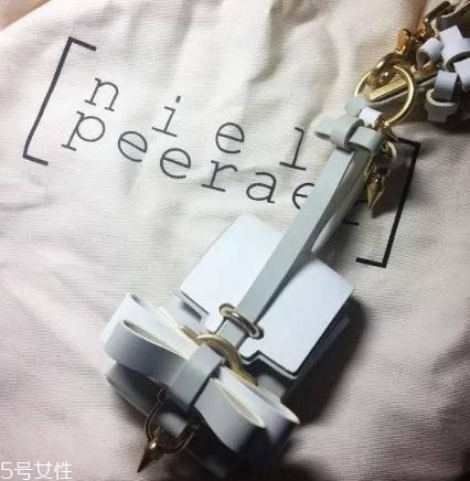 niels peeraer包包多少錢？滿足你所有的少女情節(jié)