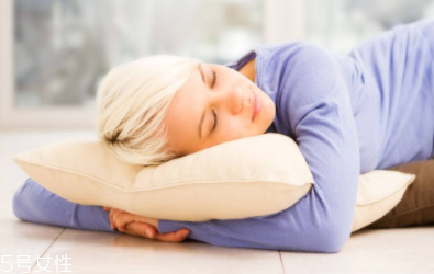 床越軟越好嗎？軟床導(dǎo)致駝背