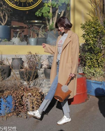 卡其色大衣配什么包包？這樣搭配高貴優(yōu)雅