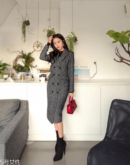 灰色大衣配什么顏色包包？這樣搭配穿出高級(jí)感