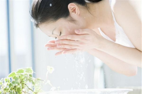 激光點(diǎn)痣后多久能洗臉？點(diǎn)痣后臉上有可能會(huì)有凹洞