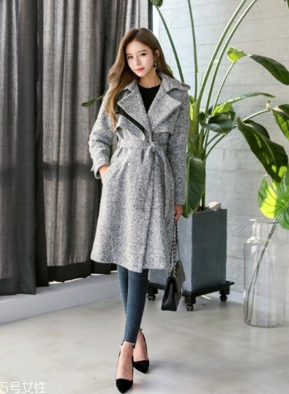 灰色大衣配牛仔褲好看嗎？打造中性灑脫范兒
