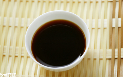 激光點(diǎn)痣碰水了怎么辦？激光點(diǎn)痣后不要吃感光食物