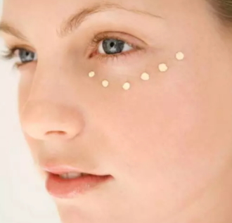 遮瑕膏和遮瑕筆哪個(gè)好？分析兩者的優(yōu)缺點(diǎn)