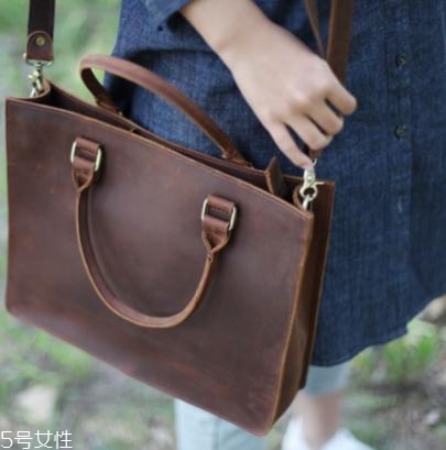 瘋馬皮是人造皮嗎？文藝青年的最愛