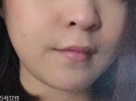 蘭芝V型唇膏01號(hào)色是什么樣的？淡粉色很溫婉