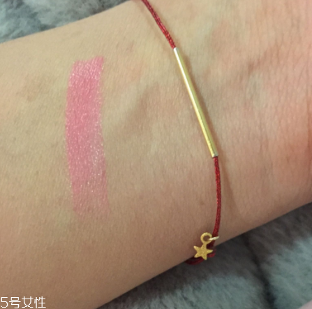 蘭芝V型唇膏01號(hào)色是什么樣的？淡粉色很溫婉