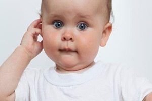 寶寶總是揪耳朵怎么回事？揪耳朵6大原因