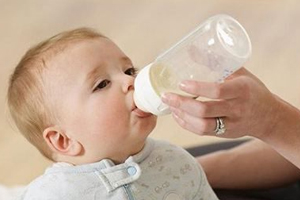 如何逐漸減少母乳的次數(shù)？轉(zhuǎn)移注意力很管用