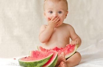 寶寶多大能吃西瓜呢？10個月以后可吃