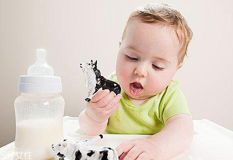 嬰幼兒缺鈣會(huì)有什么癥狀表現(xiàn)？4大表現(xiàn)需注意