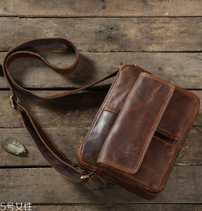 瘋馬皮劃痕怎么處理？文藝青年都愛(ài)用它