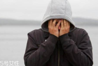 抑郁癥為什么會(huì)引發(fā)腹瀉？神經(jīng)功能混亂危害大