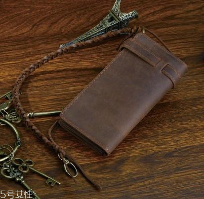 瘋馬皮為什么越用越亮？都是時間的沉淀