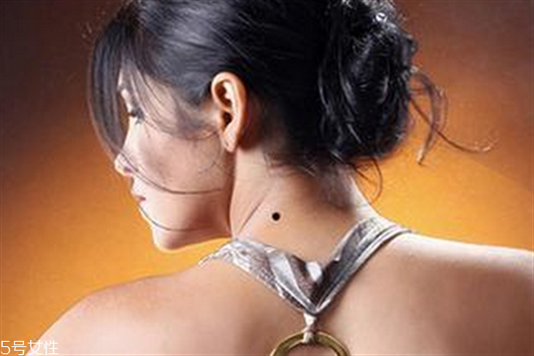 脖子后面有痣代表什么？10大身體缺陷是好事