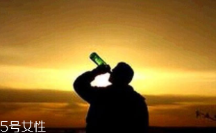 喝酒都會導(dǎo)致哪些癌癥？消化道最先遭殃