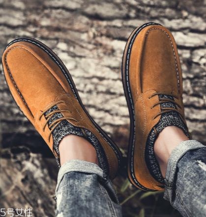 瘋馬皮變黑怎么處理？將英倫復(fù)古風(fēng)進(jìn)行到底