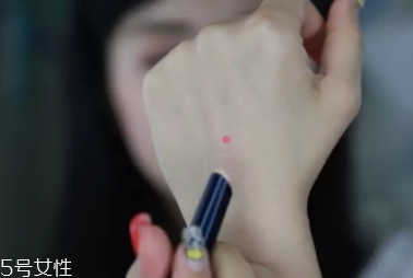 遮瑕棒和遮瑕液哪個(gè)好？遮瑕力度有區(qū)別