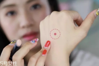 遮瑕棒和遮瑕液哪個(gè)好？遮瑕力度有區(qū)別