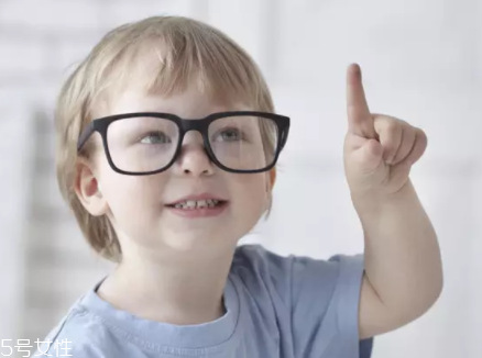 經(jīng)常用眼吃什么？多吃綠色和黃色食物