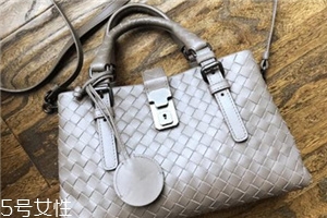 bv葆蝶家包包一般多少錢(qián)？意大利經(jīng)典品牌