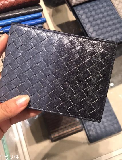 bv葆蝶家包包一般多少錢？意大利經(jīng)典品牌