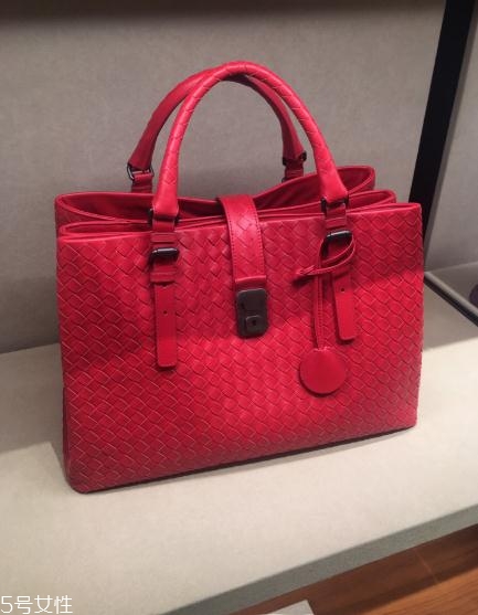 bv包包是什么牌子？一線女星最?lèi)?ài)的經(jīng)典款