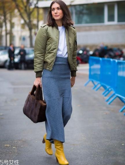 冬季半身裙怎么搭配？這樣穿時尚又藏肉