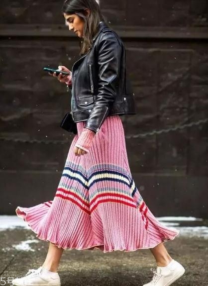 冬季半身裙怎么搭配？這樣穿時尚又藏肉