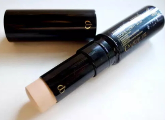 遮瑕筆和修容筆一樣嗎？色號和用法不一樣