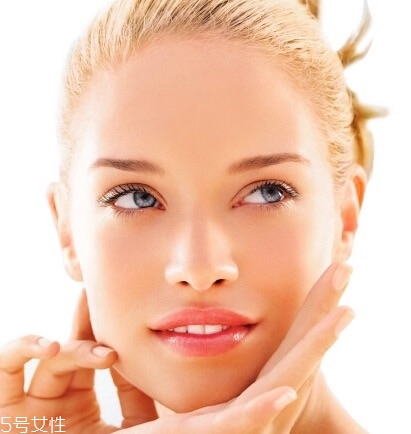 氣墊腮紅和傳統(tǒng)腮紅哪個好？五種膚色適合的顏色