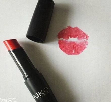 kiko口紅913是豆沙色嗎？kiko是阿瑪尼旗下品牌