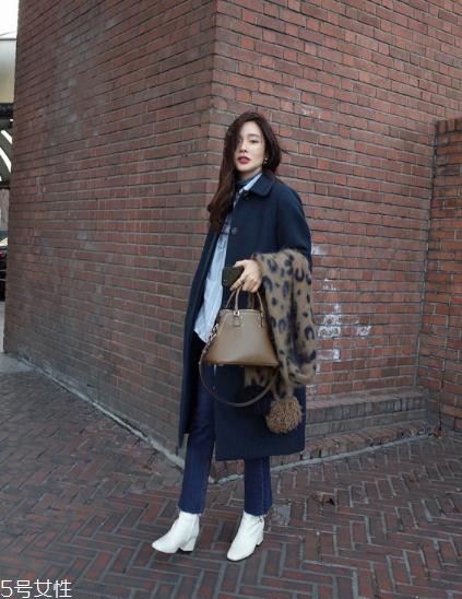 藍(lán)色大衣搭配什么包包？為你凹足造型感