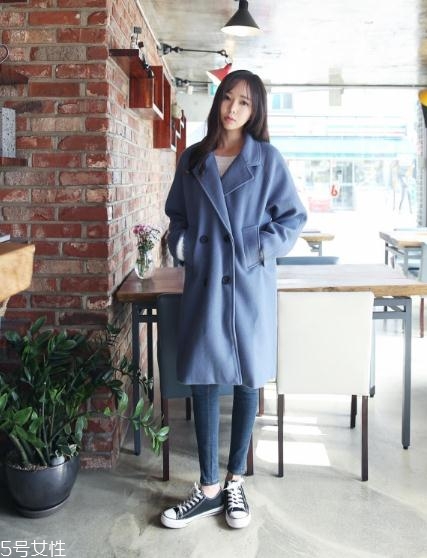 藍(lán)色大衣搭配什么鞋子？優(yōu)雅氣質(zhì)盡顯