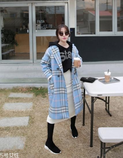 藍(lán)色大衣搭配什么鞋子？優(yōu)雅氣質(zhì)盡顯