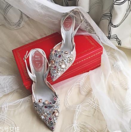 rene caovilla是什么檔次？無數(shù)女人的夢幻水晶鞋