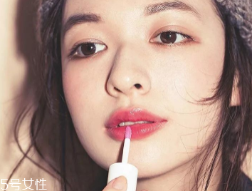 2018開(kāi)年爆款色莓果紫，怎么涂更美？