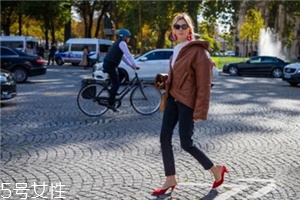 大紅色鞋子怎么搭配？冬季也要時尚大氣