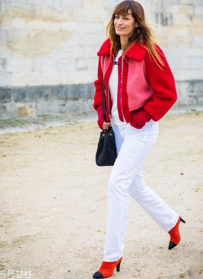 大紅色鞋子怎么搭配？冬季也要時尚大氣