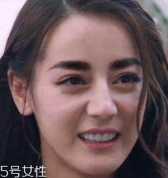 眉型為什么很奇怪？眉頭沒畫好