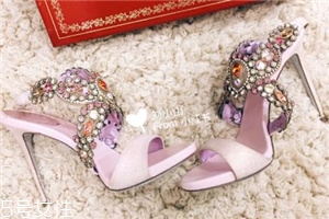 rene caovilla鞋子偏碼嗎？英國皇室的欽點(diǎn)品牌