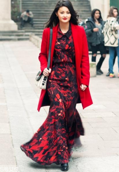 大紅色大衣里面要配什么好看？不同內(nèi)搭不同風(fēng)格