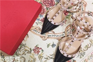 華倫天奴鉚釘鞋多少錢？腳尖上的春意盎然