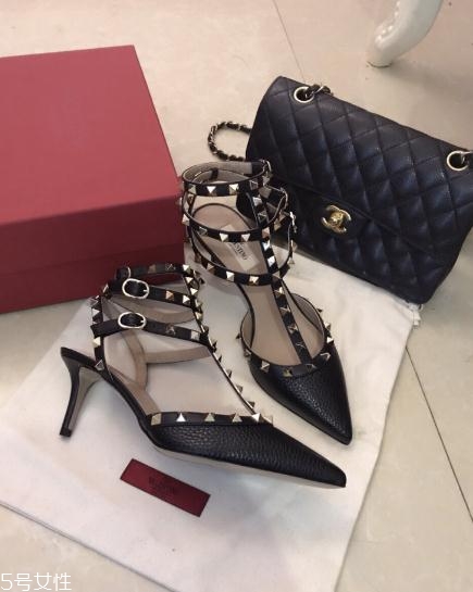 華倫天奴鉚釘鞋多少錢？腳尖上的春意盎然