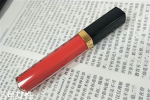 香奈兒可可小姐唇露748什么色？香奈兒水晶糖光透唇釉全試色