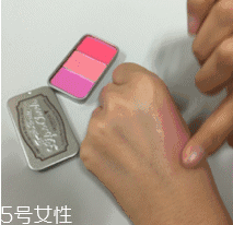 腮紅怎么涂才能避免成為福娃？這些方法要記牢