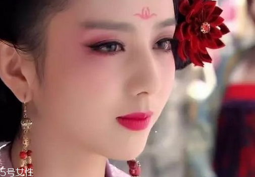 兔子腮紅怎么畫才可愛？中年少女必備腮紅畫技