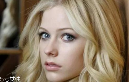 2018奶茶妝怎么畫？偽素顏撩漢妝容畫法